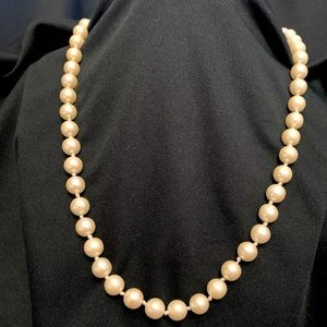 Avon Faux pearl single Knott necklace